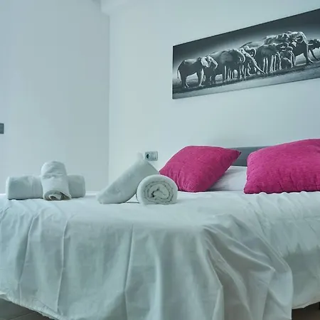 Stunning Penthouse Terrace & Pool * Free Parking
