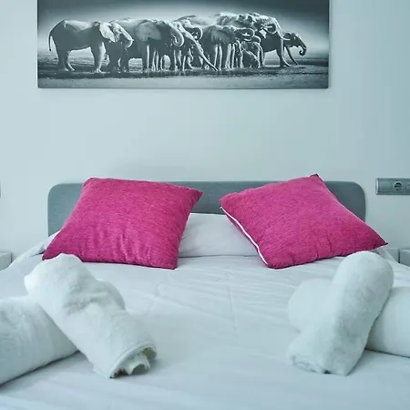 Stunning Penthouse Terrace & Pool * Free Parking Apartamento *